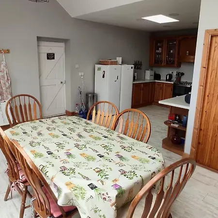 Feriehus 3-bed Seaside Retreat - Parking & Garden *